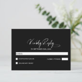 Stijlvolle minimalistische zwarte bruiloft RSVP kaartje (Staand voorkant)