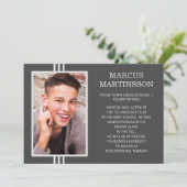 Stijlvolle Modern Grey Klasse van 2024 Afstuderen Aankondiging (Staand voorkant)