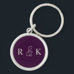 Stijlvolle moderne bruiloft gepersonaliseerd sleutelhanger<br><div class="desc">Stijlvolle,  moderne,  gepersonaliseerde sleutelhanger met lichte beige initialen op een rijke,  paarse achtergrond. Perfect voor koppels,  Custom het nu om koppels initialen toe te voegen.</div>