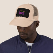 STIJLVOLLE MODERNE CUSTOM KHAKI ZWART GEVERIFIEERD TRUCKER PET (In situ)