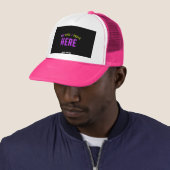 STIJLVOLLE MODERNE CUSTOM WIT HOT ROZE ZWART GEMER TRUCKER PET (In situ)