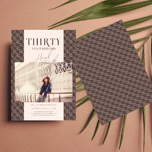 Stijlvolle moderne dertig   30e verjaardag foto kaart