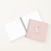 Stijlvolle Moderne Monogram Typografie Blush Pink Notitieboek (Binnen)