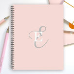 Stijlvolle Moderne Monogram Typografie Blush Pink Planner<br><div class="desc">Een elegante stijlvolle weergave van jouw naam en monogram accentueert deze custom planner met klassieke series en een meer scripttypografie in een evenwichtige symmetrie. De drie elementen gaan mooi samen om je eigen persoonlijke branding logo te creëer. Hier afgebeeld met een zachte blush roze achtergrond met monogram elementen in wit...</div>