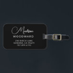 Stijlvolle moderne scriptnaam bagagelabel<br><div class="desc">Een eenvoudig,  stijlvol,  scriptnaam bagagelabel met witte typografie op zwart. Minimalistische stijl.</div>