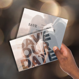 Stijlvolle moderne trouwfoto slaat de datum op save the date