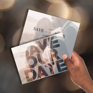 Stijlvolle moderne trouwfoto slaat de datum op save the date