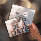 Stijlvolle moderne trouwfoto slaat de datum op save the date