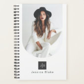 Stijlvolle moderne vrouw ondernemer foto monogram planner (Voorkant)