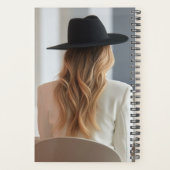 Stijlvolle moderne vrouw ondernemer foto monogram planner (Achterkant)