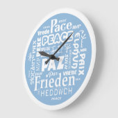 Stijlvolle moderne wandklok PEACE meerdere talen (Hoek)