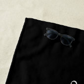 Stijlvolle moderne zwarte grijze monogram naam let strandlaken (In situ)