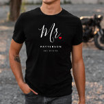 Stijlvolle Mr Custom Last Name & Date Wedding T-shirt<br><div class="desc">Het perfecte geschenk voor elke bruidegom te zijn, het leuke en moderne ontwerp beschikt over een stijlvolle typografie script "Mr." met schattig klein rood liefdeshart vol stops. Het ontwerp is gemakkelijk te personaliseren met uw achternaam en vastgestelde datum en zal de perfecte aandenken van uw speciale dag zijn.</div>