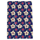 Stijlvolle Navy Blue met Cream Flowers Gift Bag Medium Cadeauzakje (Achterkant)