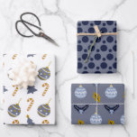 Stijlvolle Navy Spot Christmas Bauble Mix Trio Inpakpapier Vel<br><div class="desc">Strlish navy spot Christmas baubles patroon mix. Trendy blauwe Xmas thema cadeauverpakking. Cadeau inpakpapier,  cadeaupapier,  crafting,  scrapbooking,  tijdschriftpapier.</div>