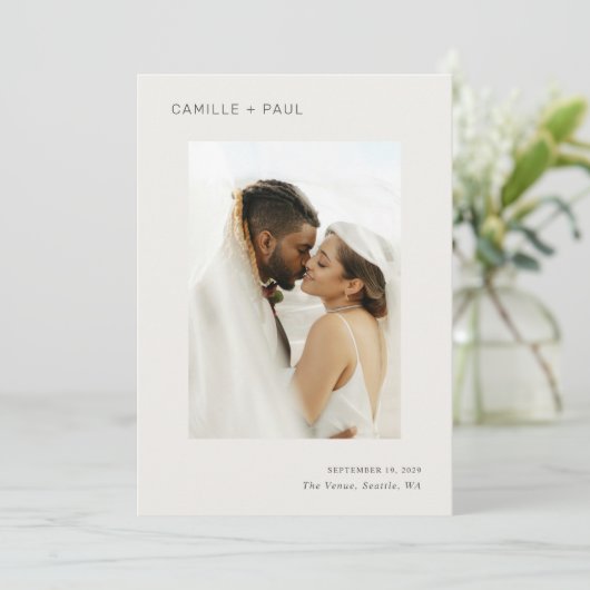 Stijlvolle neutrale foto minimalistische bruiloft save the date (Staand voorkant)