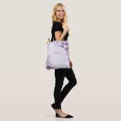 Stijlvolle paarse bloemen tote tas (Op model)
