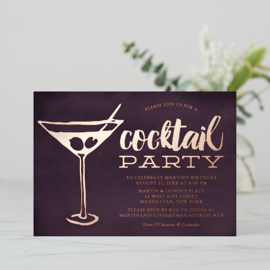 Stijlvolle Paarse Martini Glass Cocktail Party Folie Uitnodiging (Staand Voorkant)