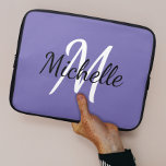 Stijlvolle Paarse monogram naam   Initiaal Laptop Sleeve<br><div class="desc">Stijlvol monogram met een paarse achtergrond en moderne zwart-witte typografie.</div>