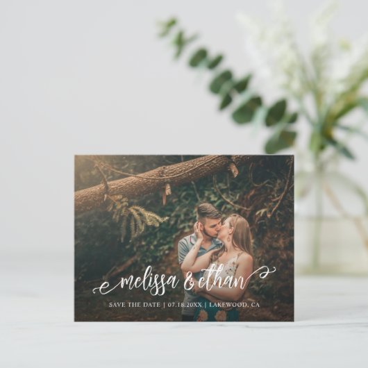 Stijlvolle penseelscriptverbinding met de datum op aankondigingskaart (Staand voorkant)