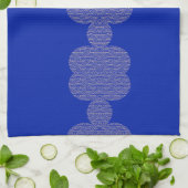 Stijlvolle perzikroze chinoiserie motief op blauw theedoek (Gevouwen)