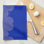 Stijlvolle perzikroze chinoiserie motief op blauw theedoek (Quarter Fold)