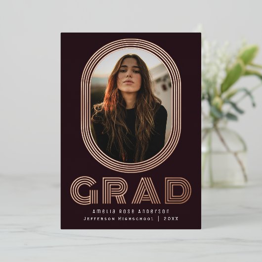 Stijlvolle Retro Afstuderen Fotoaankondiging Folie Uitnodiging (Staand Voorkant)