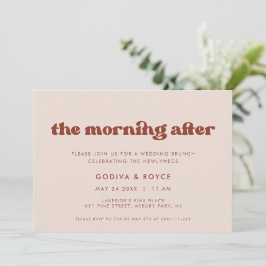 Stijlvolle retro perzik roze bruiloft brunch kaart (Staand voorkant)