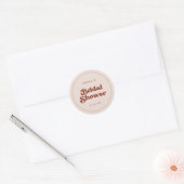 Stijlvolle retro perzikroze bruidsdouche ronde sticker (Envelop)