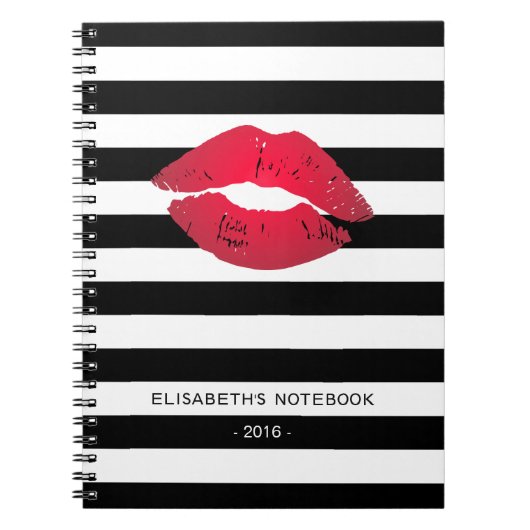 Stijlvolle rode lippen met klassieke zwarte strepe notitieboek (Voorkant)