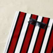 Stijlvolle rode witte en zwarte strepen strandlaken (In situ)