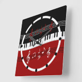 Stijlvolle rode zwarte witte pianotoetsen en notit vierkante klok (Hoek)