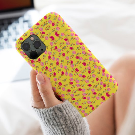 Stijlvolle roze bloemenprint op geel Case-Mate iPhone case