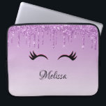 Stijlvolle roze en zwarte Eyelashes voor het uitdr Laptop Sleeve<br><div class="desc">Laptophoes met een stijlvol,  trendy design. De achtergrond is een paarse verloopkleur met een afbeelding nep mousserende glitter die van de bovenkant naar beneden druppelt. Een paar korrelige schattige wimpers onder het glitter afbeelding.</div>