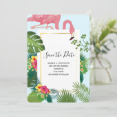 Stijlvolle roze flamingo en tropische bladeren Wed Save The Date (Staand voorkant)