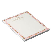 Stijlvolle Roze Floral Border Monogramed Notitieblok (Schuin)