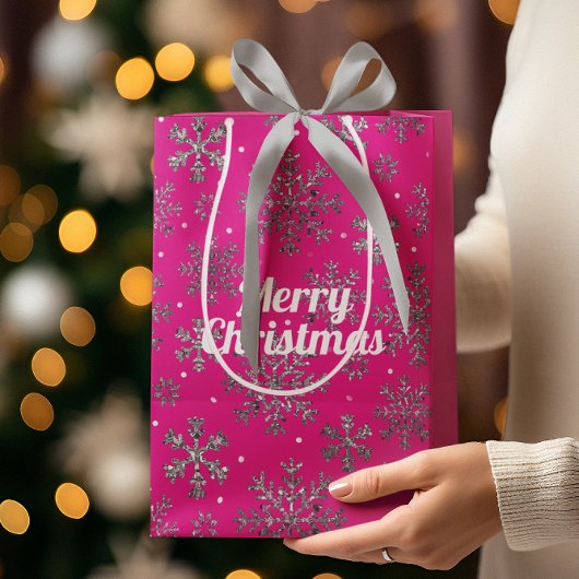 Stijlvolle Roze Kerst met Elegante Sneeuwvlokken Medium Cadeauzakje