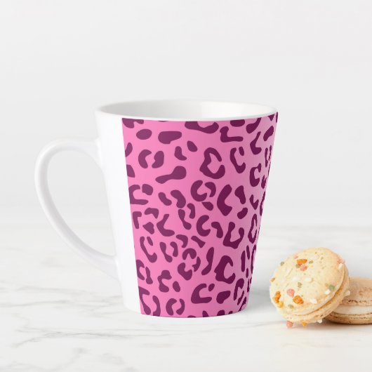 Stijlvolle roze luipaardprint latte mok (In situ)