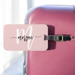Stijlvolle Roze Wereld Reiziger Monogram Naam Bagagelabel<br><div class="desc">Reis in stijl met het stijlvolle Pink World Traveller Monogram Name Bagagelabel. Dit chique accessoire is perfect voor het toevoegen van een persoonlijke touch aan uw bagage, met een modern roze ontwerp met een aanpasbaar monogram. Gemaakt van duurzame materialen, is dit bagagelabel ontworpen om de ontberingen van reizen te weerstaan...</div>