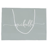 Stijlvolle saliegroene monogram naam script groot cadeauzakje (Achterkant)