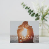 Stijlvolle Script Chic Save the Date Wedding Briefkaart (Staand voorkant)