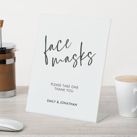 Stijlvolle Script gezicht maskers bruiloft Reclamebord Met Voetstuk (Insitu)
