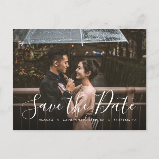 Stijlvolle Script Photo Overlay Save the Date Anno Aankondigingskaart (Voorkant)