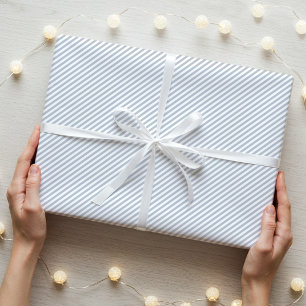 Stijlvolle smalle diagonaal gestreept grijs wit cadeaupapier