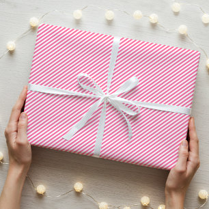 Stijlvolle smalle diagonaal gestreept roze wit cadeaupapier