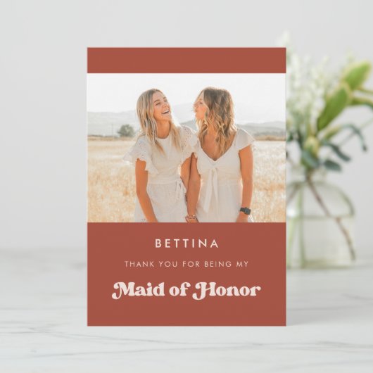 Stijlvolle Terracotta Maid of Honor bedankje Kaart (Staand voorkant)