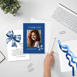 Stijlvolle trendy Blue Bows Afstuderen Foto Bedankkaart