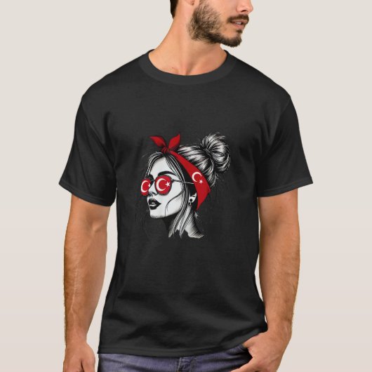 Stijlvolle Turkse vrouw met Turkse vlag ontwerp T-shirt (Voorkant)
