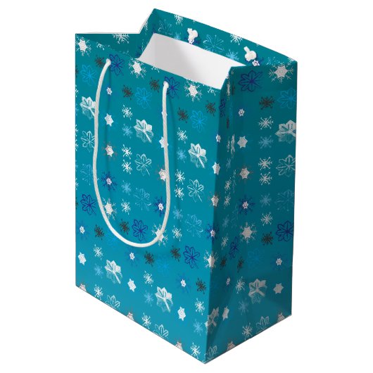 Stijlvolle turquoise en witte, sterren en sneeuwvl medium cadeauzakje (Achterkant Gekanteld)