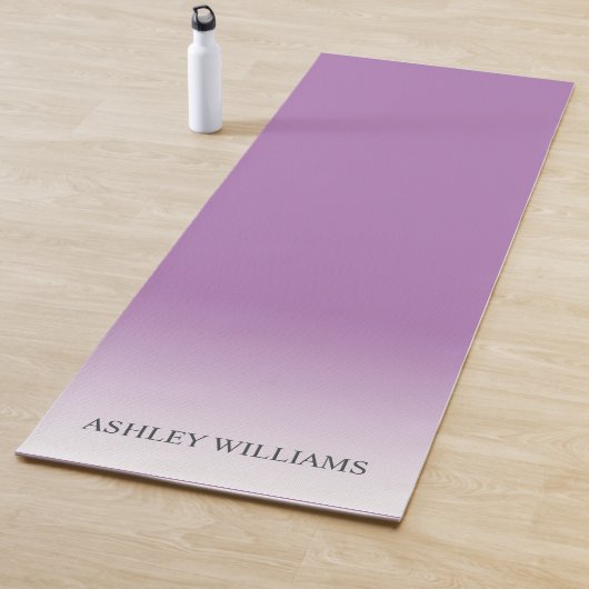 Stijlvolle typografie monogram lavendel paarse omb yogamat (In situ)